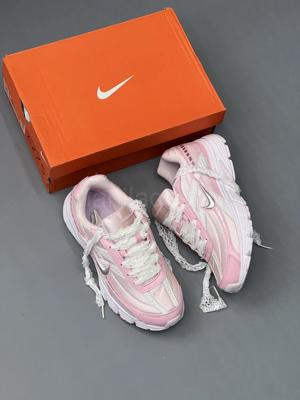 کفش نایک اینیشیتور صورتی سفید Nike Initiator