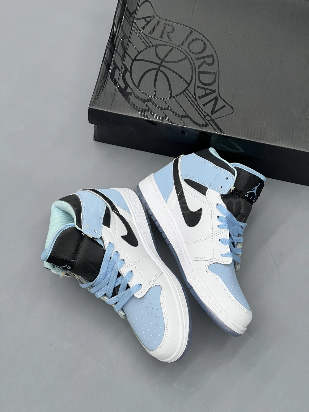 کفش نایک جردن وان ساقدار آبی یخی Jordan 1 Mid SE Ice Blue