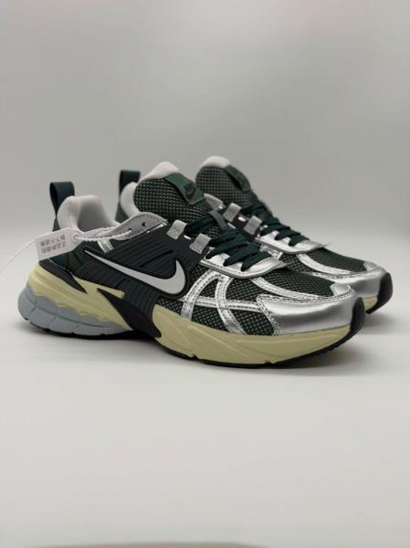 کتونی نایک وی تو کی ران سبز Nike V2K Run Vintage Green
