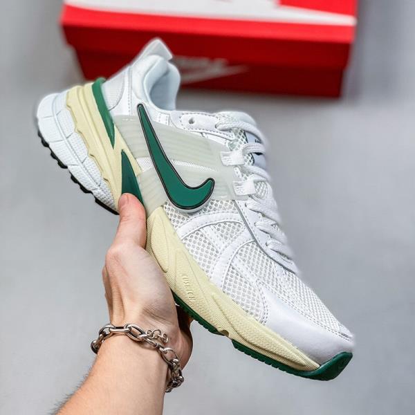 کتونی نایک وی تو کی ران سفید سبز NIKE V2K RUN