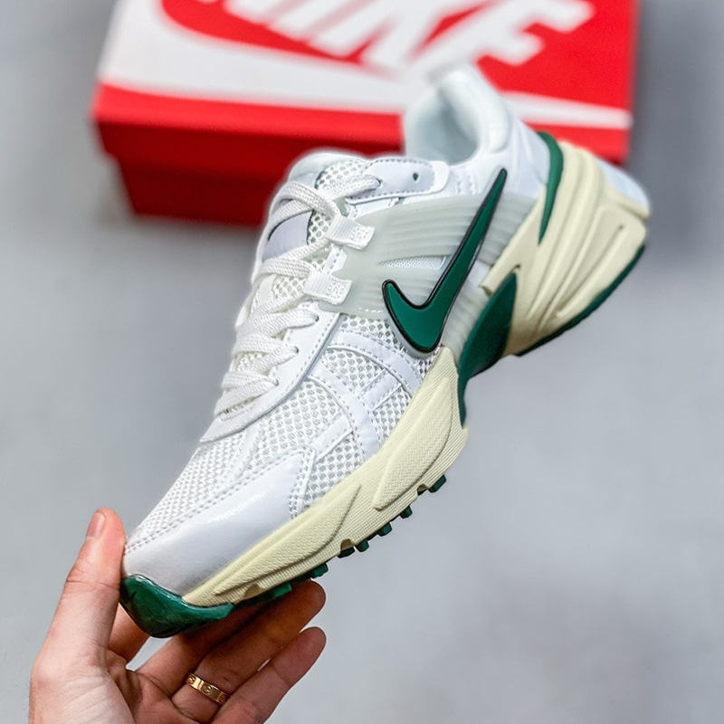 کتونی نایک وی تو کی ران سفید سبز NIKE V2K RUN