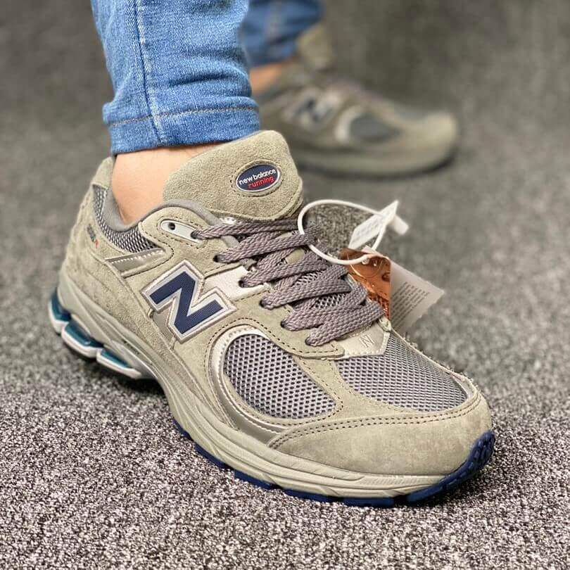 کتونی نیوبالانس New Balance 2002R