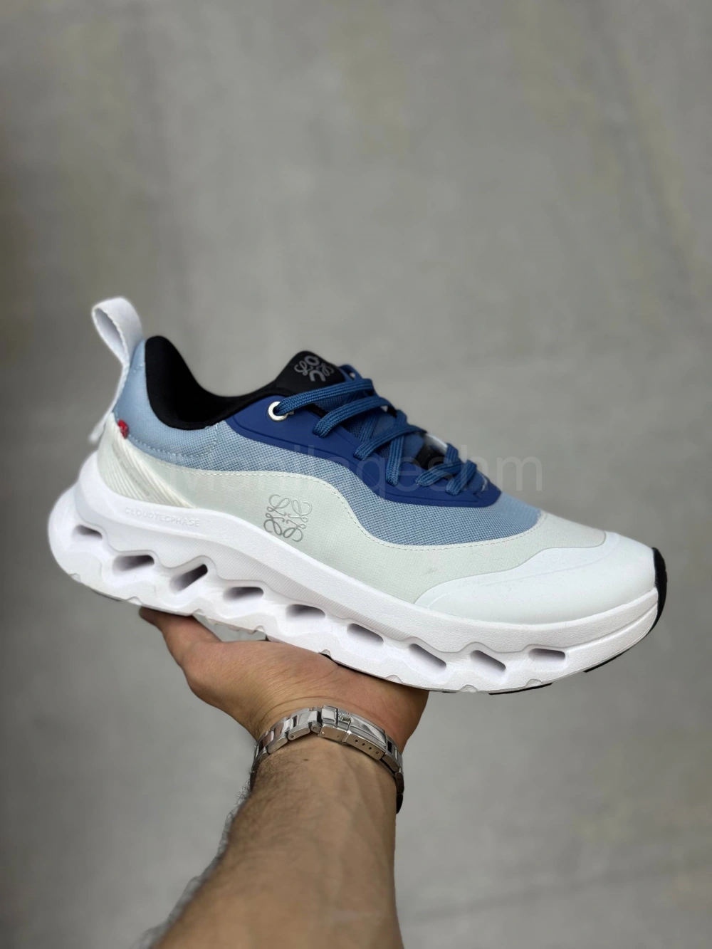 کتونی آن رانینگ لووه ابی سفید On Running x Loewe