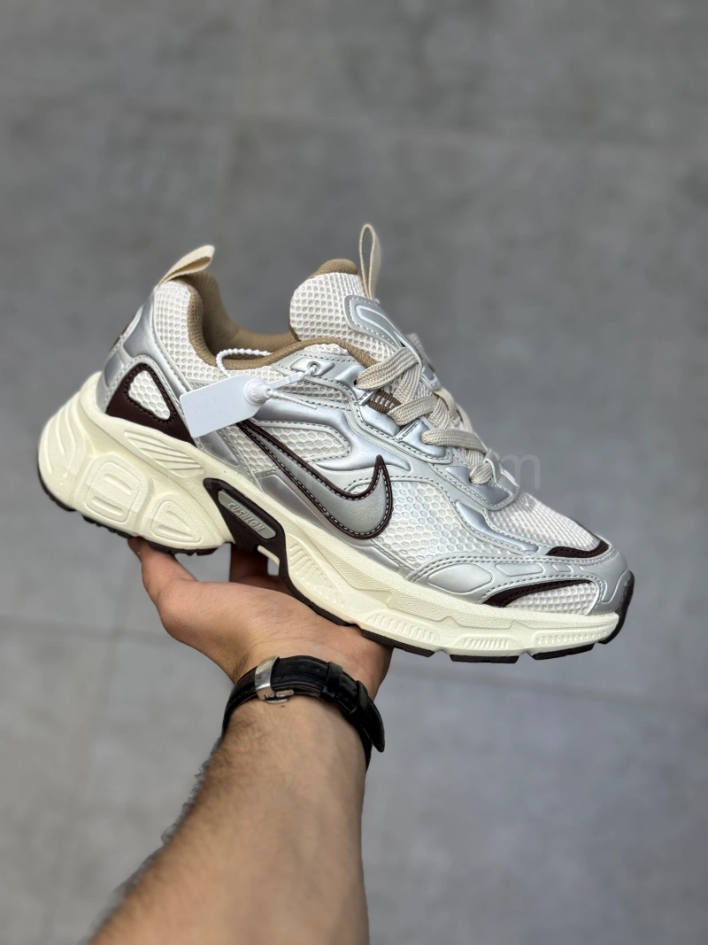 کفش نایک وی فایو کی نقره‌ای کرم Nike V5K RUN Silver Cream