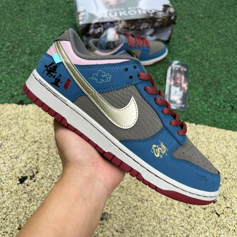 نایک اس بی دانک لو بلک میت Nike sb dunk low black myth Wukong