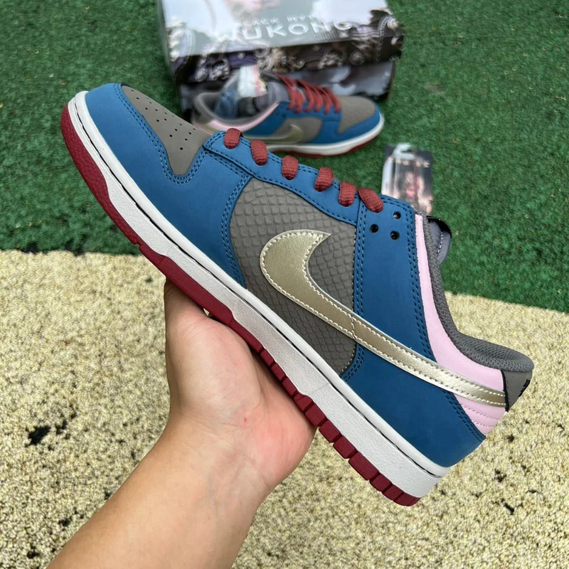 نایک اس بی دانک لو بلک میت Nike sb dunk low black myth Wukong