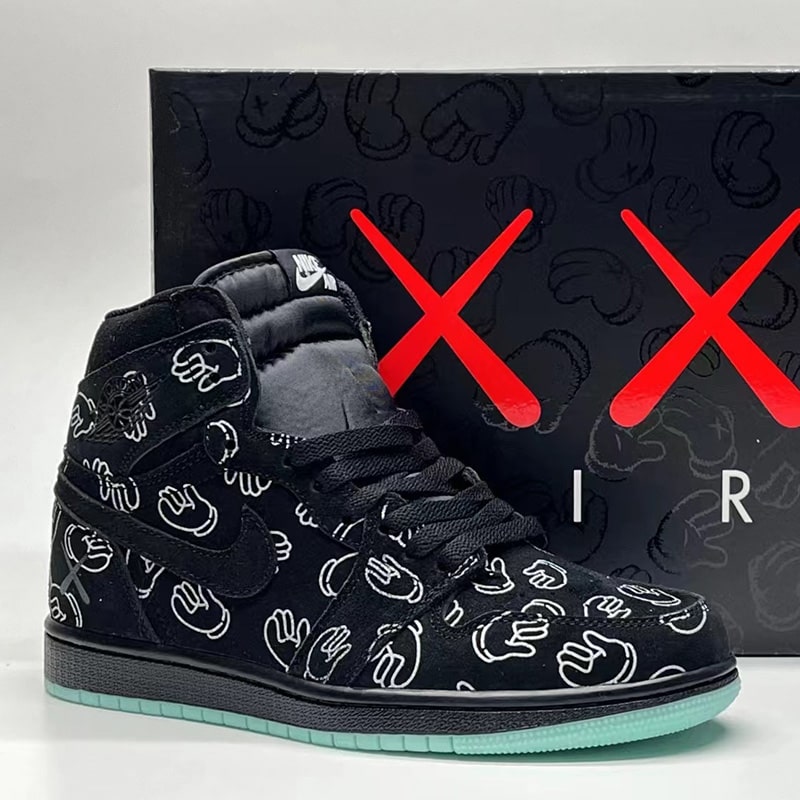 نایک جردن وان رترو کاز مشکی Jordan 1 Retro Kaws Black