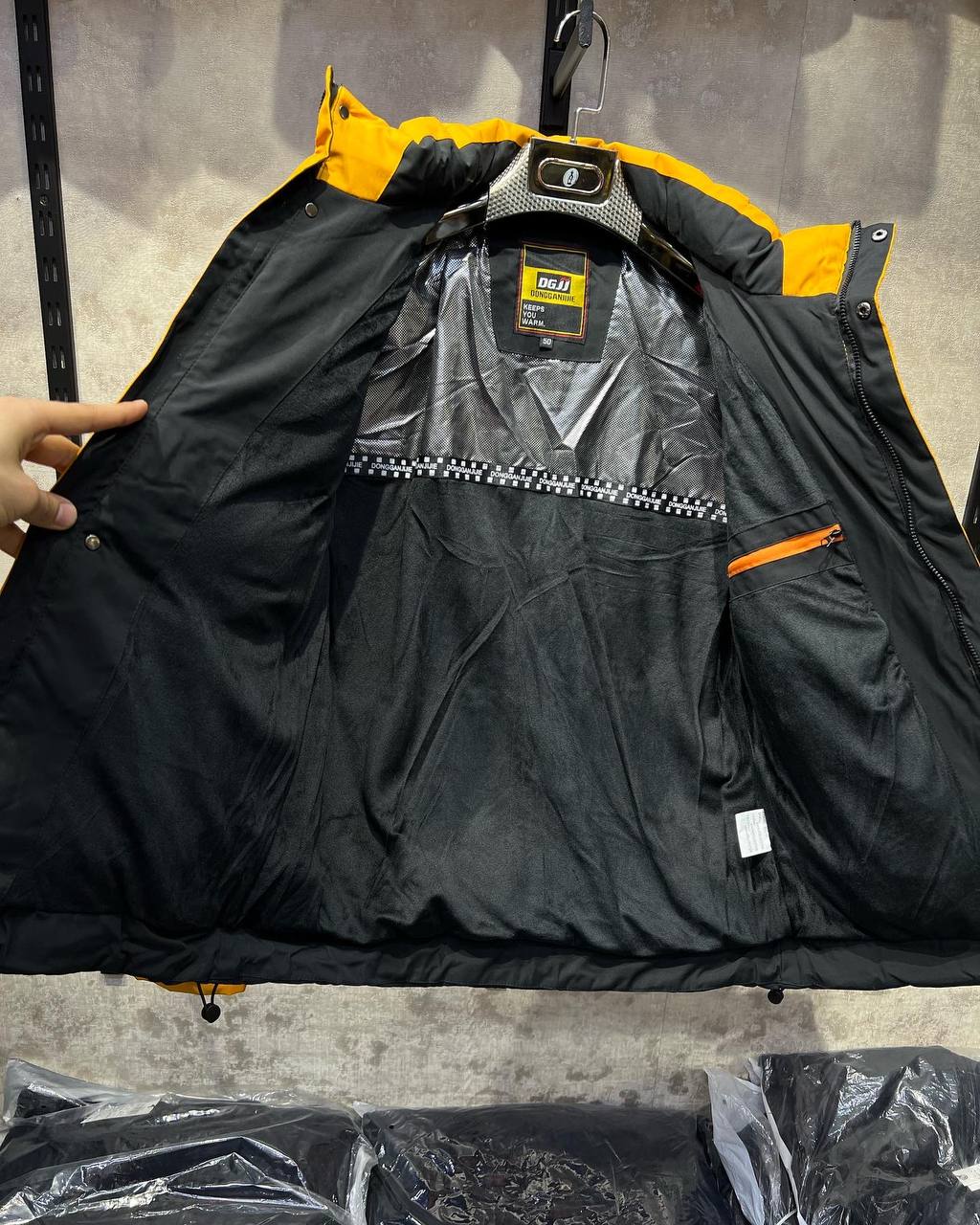 کاپشن نیم اور اسپورت