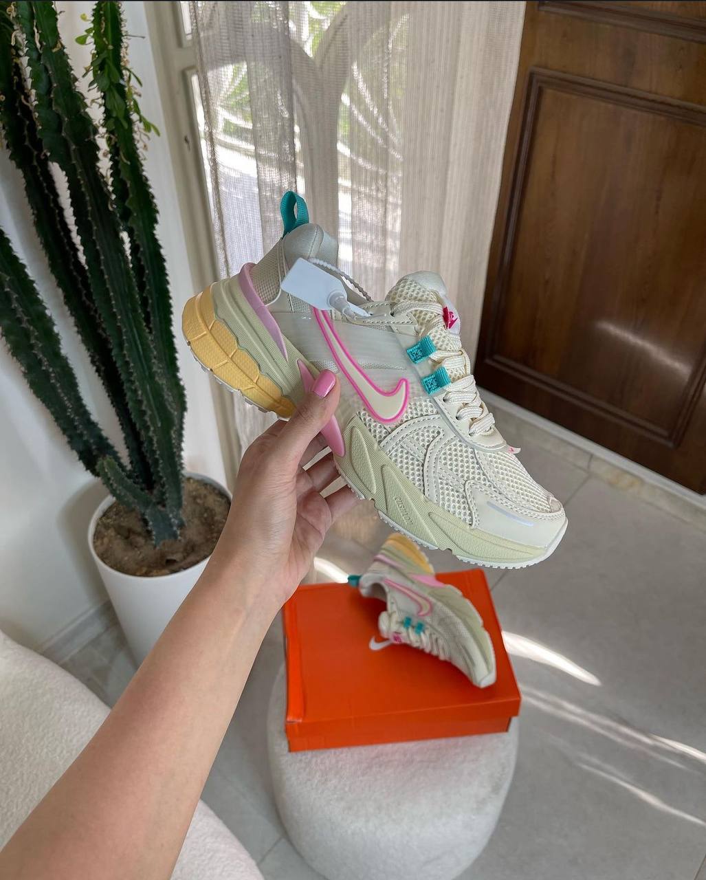  نایک وی تو کی ران Nike v2k run کد